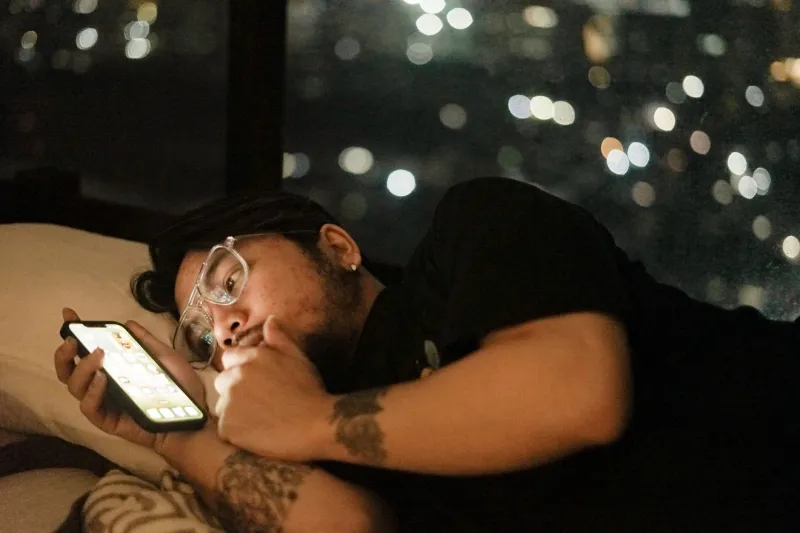 Your Brain on Serials: The Psychological Hooks Behind Vietnamese Web Fiction's 'Never Stop Reading' Effect